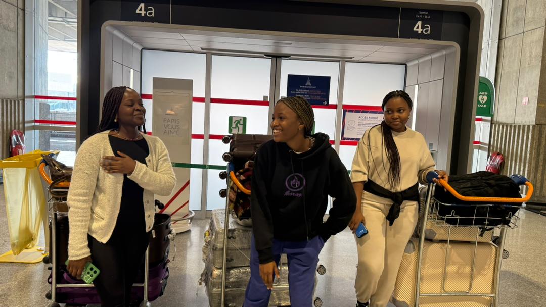 Étudiants africains accueillis à l'aéroport en Europe
